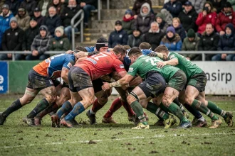 Match de rugby Fédérale 2 Poule 4, mêlée entre deux équipes sur un terrain régional français