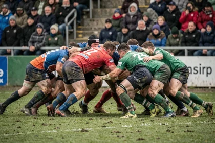 Match de rugby Fédérale 2 Poule 4, mêlée entre deux équipes sur un terrain régional français